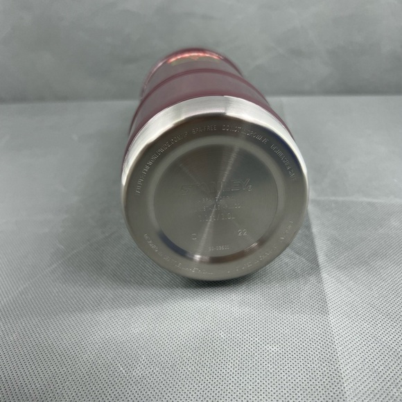 NIB Stanley The Milestones Unbreakable 4D Thermology Bottle - 1.1 qt. - Picture 4 of 5